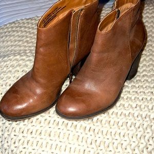 7.5 cognac booties